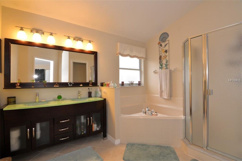 365 BAY STREET, APOPKA, Florida 32712, 3 Bedrooms Bedrooms, 8 Rooms Rooms,2 BathroomsBathrooms,Residential,For sale,BAY,O5558088