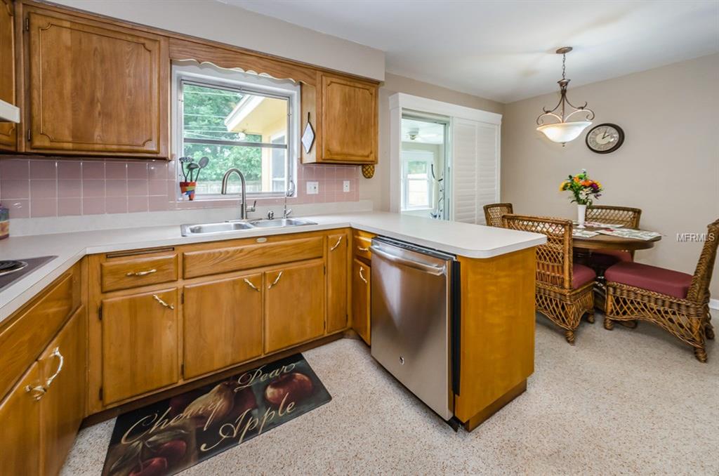 1607 WOODRIDGE DRIVE, CLEARWATER, Florida 33756, 2 Bedrooms Bedrooms, 6 Rooms Rooms,2 BathroomsBathrooms,Residential,For sale,WOODRIDGE,T2898944