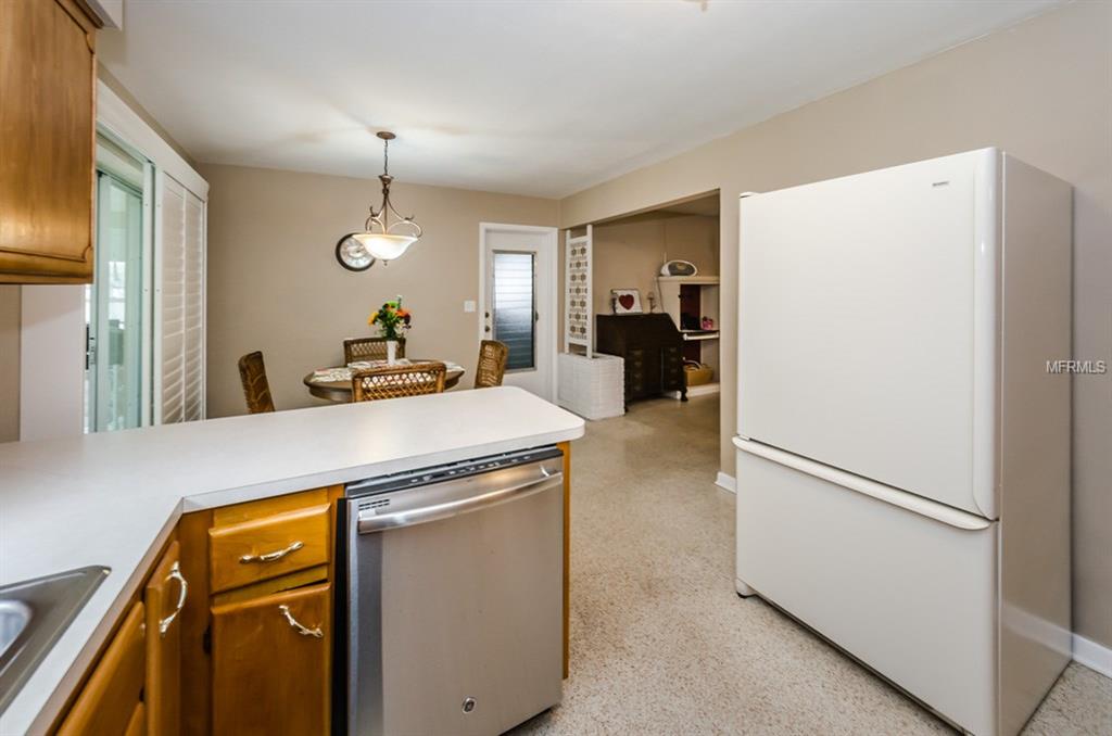 1607 WOODRIDGE DRIVE, CLEARWATER, Florida 33756, 2 Bedrooms Bedrooms, 6 Rooms Rooms,2 BathroomsBathrooms,Residential,For sale,WOODRIDGE,T2898944