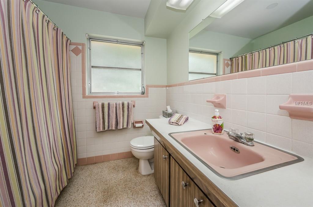 1607 WOODRIDGE DRIVE, CLEARWATER, Florida 33756, 2 Bedrooms Bedrooms, 6 Rooms Rooms,2 BathroomsBathrooms,Residential,For sale,WOODRIDGE,T2898944