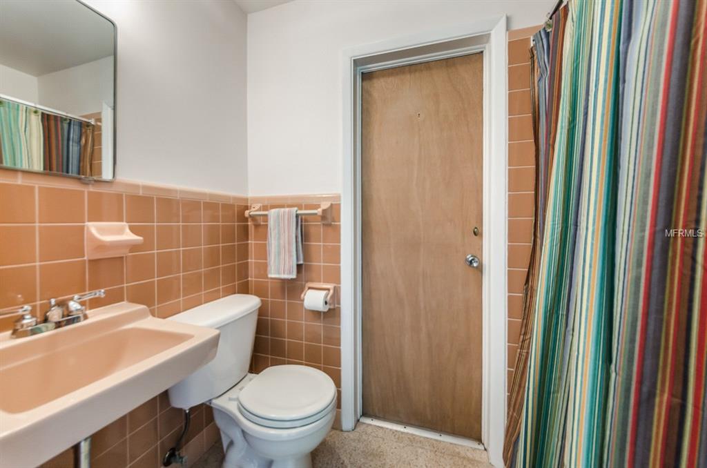 1607 WOODRIDGE DRIVE, CLEARWATER, Florida 33756, 2 Bedrooms Bedrooms, 6 Rooms Rooms,2 BathroomsBathrooms,Residential,For sale,WOODRIDGE,T2898944