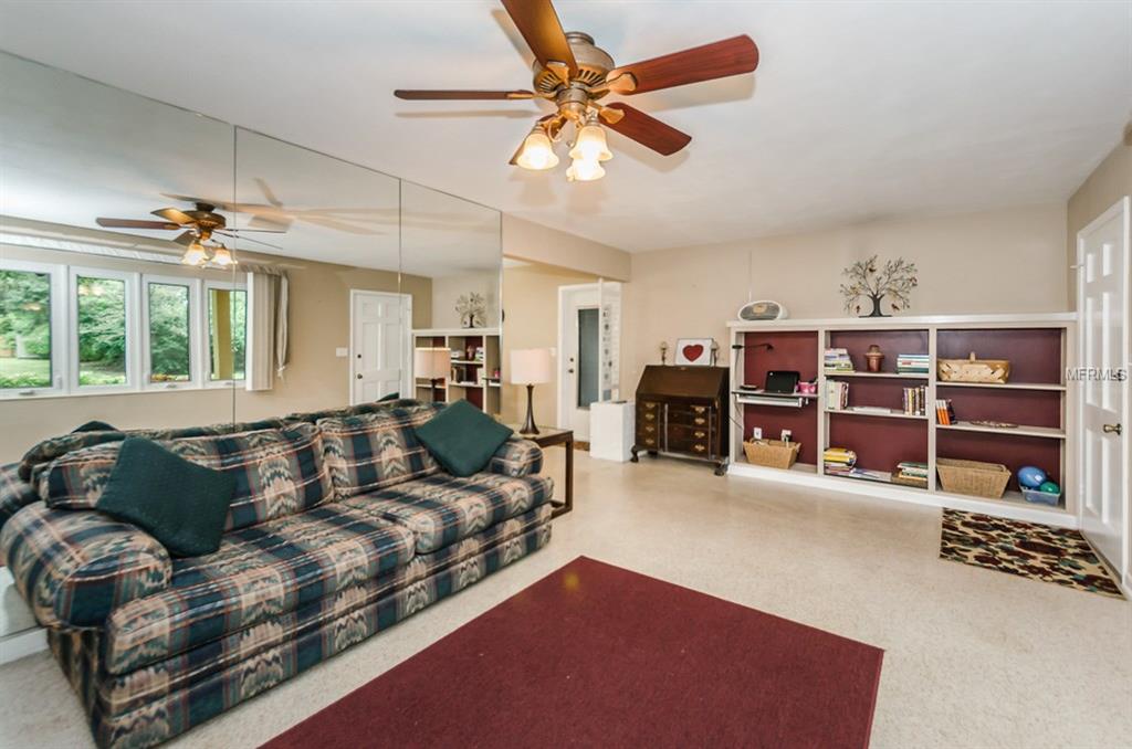 1607 WOODRIDGE DRIVE, CLEARWATER, Florida 33756, 2 Bedrooms Bedrooms, 6 Rooms Rooms,2 BathroomsBathrooms,Residential,For sale,WOODRIDGE,T2898944