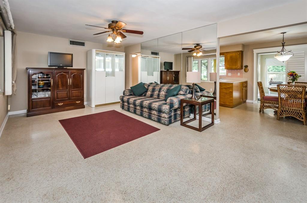1607 WOODRIDGE DRIVE, CLEARWATER, Florida 33756, 2 Bedrooms Bedrooms, 6 Rooms Rooms,2 BathroomsBathrooms,Residential,For sale,WOODRIDGE,T2898944
