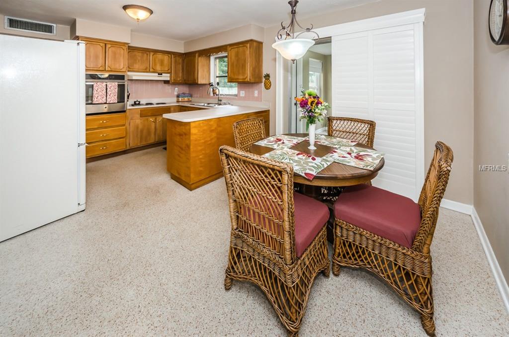 1607 WOODRIDGE DRIVE, CLEARWATER, Florida 33756, 2 Bedrooms Bedrooms, 6 Rooms Rooms,2 BathroomsBathrooms,Residential,For sale,WOODRIDGE,T2898944