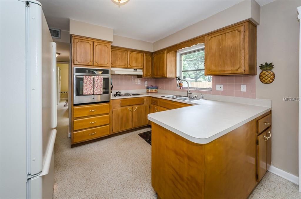 1607 WOODRIDGE DRIVE, CLEARWATER, Florida 33756, 2 Bedrooms Bedrooms, 6 Rooms Rooms,2 BathroomsBathrooms,Residential,For sale,WOODRIDGE,T2898944