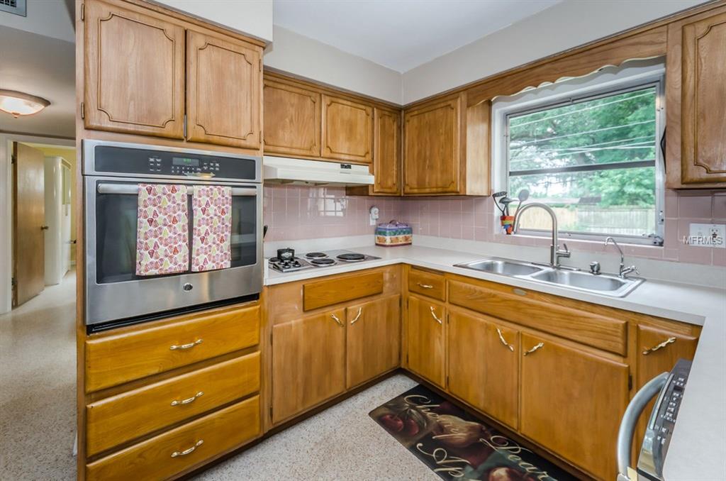 1607 WOODRIDGE DRIVE, CLEARWATER, Florida 33756, 2 Bedrooms Bedrooms, 6 Rooms Rooms,2 BathroomsBathrooms,Residential,For sale,WOODRIDGE,T2898944