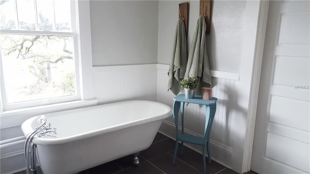 202 W SOUTH AVENUE, TAMPA, Florida 33603, 3 Bedrooms Bedrooms, 3 Rooms Rooms,2 BathroomsBathrooms,Residential,For sale,SOUTH,T2926137