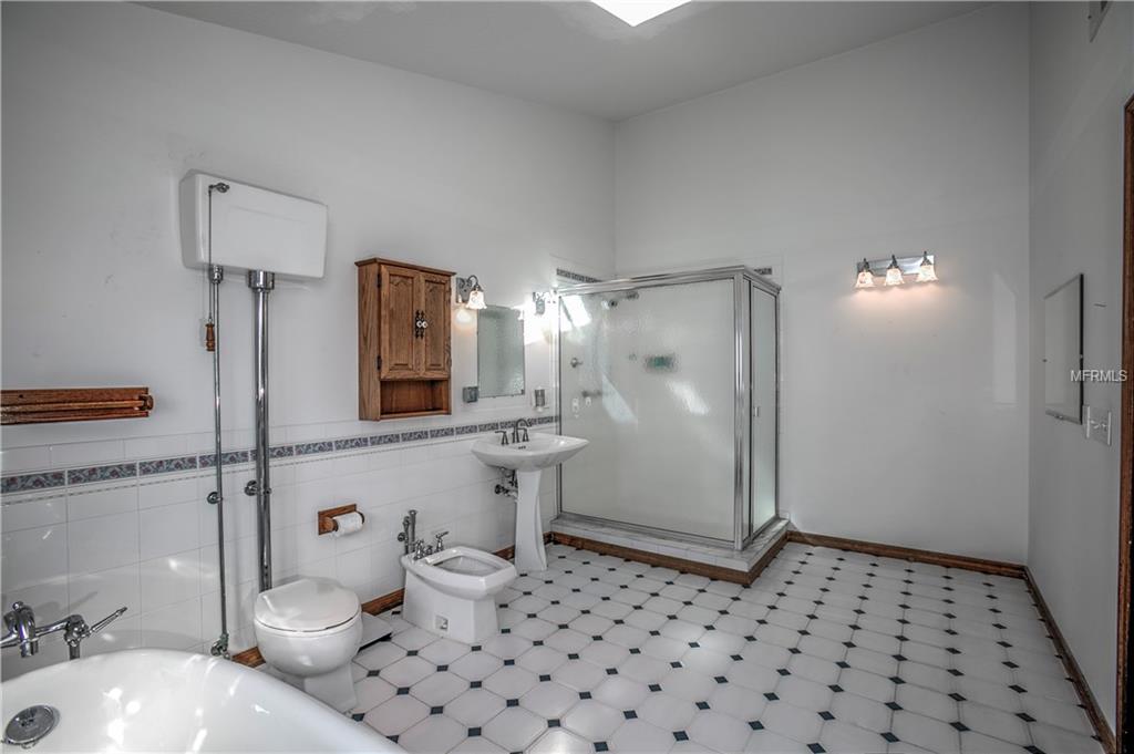 6241 BAYSIDE DRIVE, NEW PORT RICHEY, Florida 34652, 4 Bedrooms Bedrooms, 9 Rooms Rooms,3 BathroomsBathrooms,Residential,For sale,BAYSIDE,W7635028