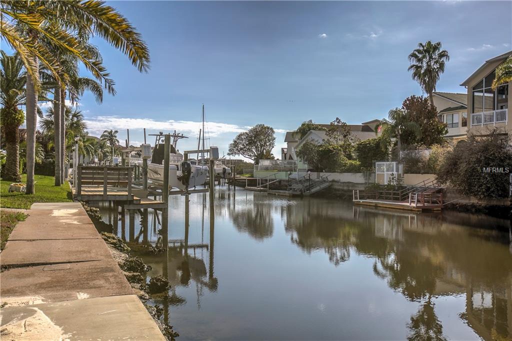 6241 BAYSIDE DRIVE, NEW PORT RICHEY, Florida 34652, 4 Bedrooms Bedrooms, 9 Rooms Rooms,3 BathroomsBathrooms,Residential,For sale,BAYSIDE,W7635028