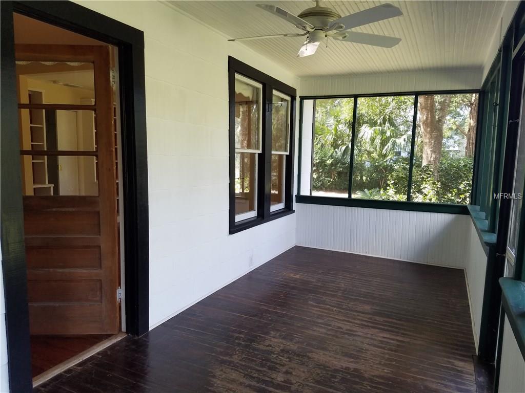 327 W NEW YORK AVENUE, LAKE HELEN, Florida 32744, 3 Bedrooms Bedrooms, 6 Rooms Rooms,2 BathroomsBathrooms,Residential,For sale,NEW YORK,V4722079