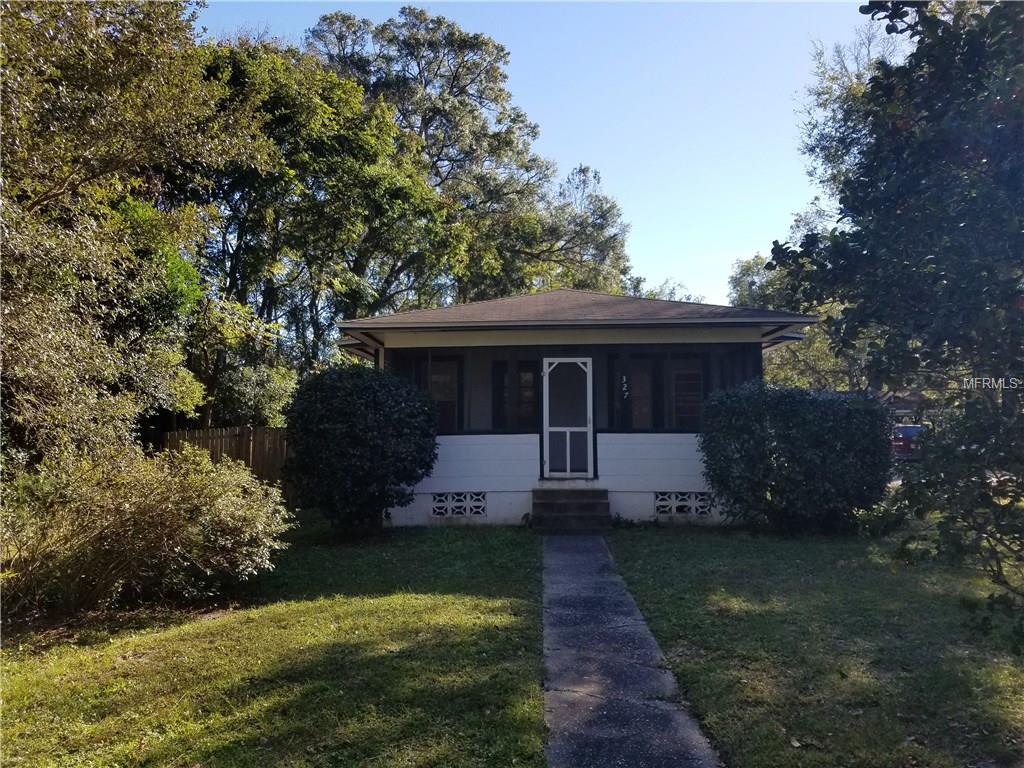 327 W NEW YORK AVENUE, LAKE HELEN, Florida 32744, 3 Bedrooms Bedrooms, 6 Rooms Rooms,2 BathroomsBathrooms,Residential,For sale,NEW YORK,V4722079