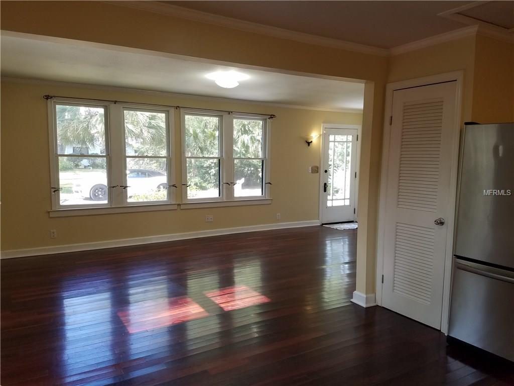 327 W NEW YORK AVENUE, LAKE HELEN, Florida 32744, 3 Bedrooms Bedrooms, 6 Rooms Rooms,2 BathroomsBathrooms,Residential,For sale,NEW YORK,V4722079