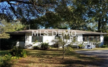 327 W NEW YORK AVENUE, LAKE HELEN, Florida 32744, 3 Bedrooms Bedrooms, 6 Rooms Rooms,2 BathroomsBathrooms,Residential,For sale,NEW YORK,V4722079