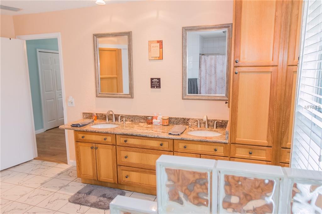 15107 SOUTHFORK DRIVE, TAMPA, Florida 33624, 4 Bedrooms Bedrooms, 7 Rooms Rooms,2 BathroomsBathrooms,Residential,For sale,SOUTHFORK,T2924777