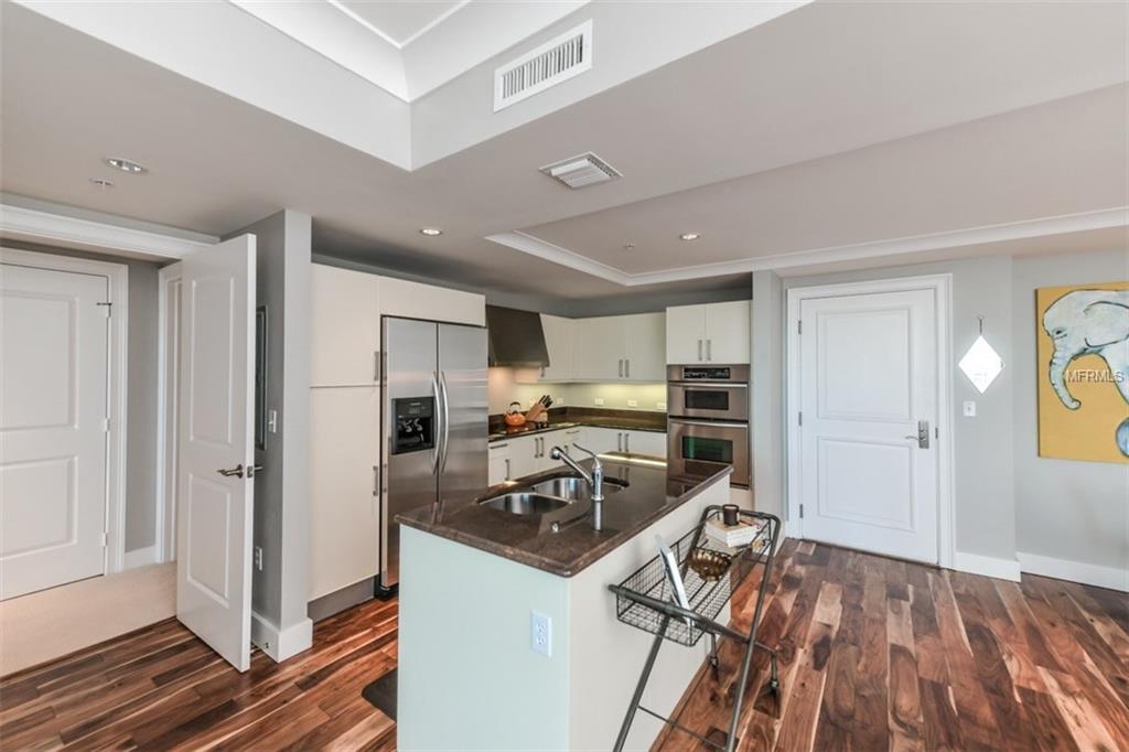 1350 MAIN STREET, SARASOTA, Florida 34236, 2 Bedrooms Bedrooms, 5 Rooms Rooms,2 BathroomsBathrooms,Residential,For sale,MAIN,A4206678