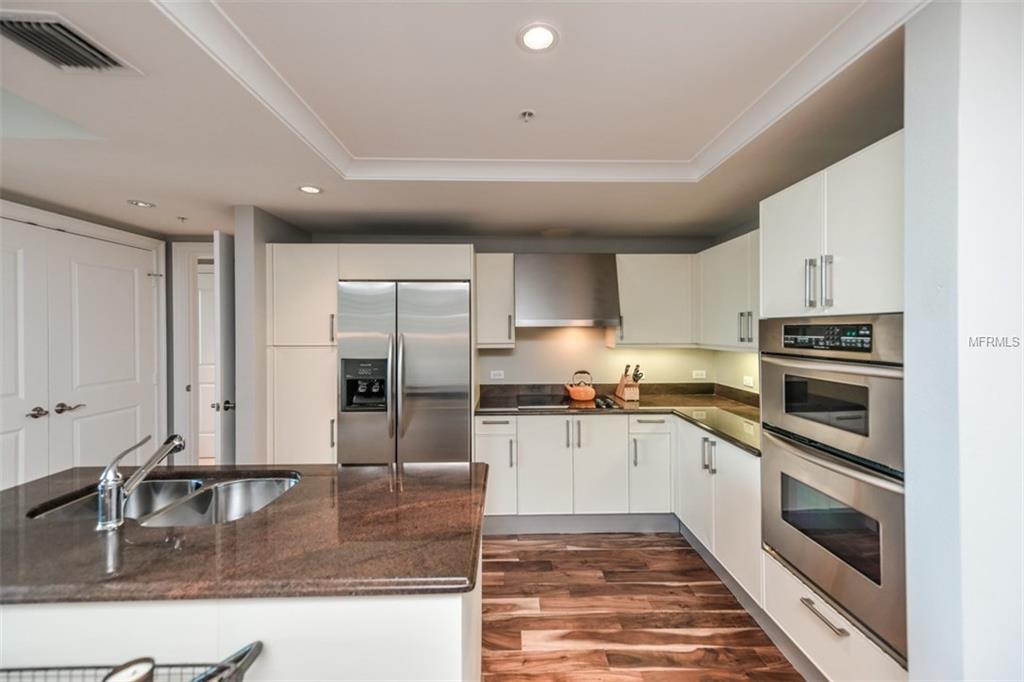 1350 MAIN STREET, SARASOTA, Florida 34236, 2 Bedrooms Bedrooms, 5 Rooms Rooms,2 BathroomsBathrooms,Residential,For sale,MAIN,A4206678