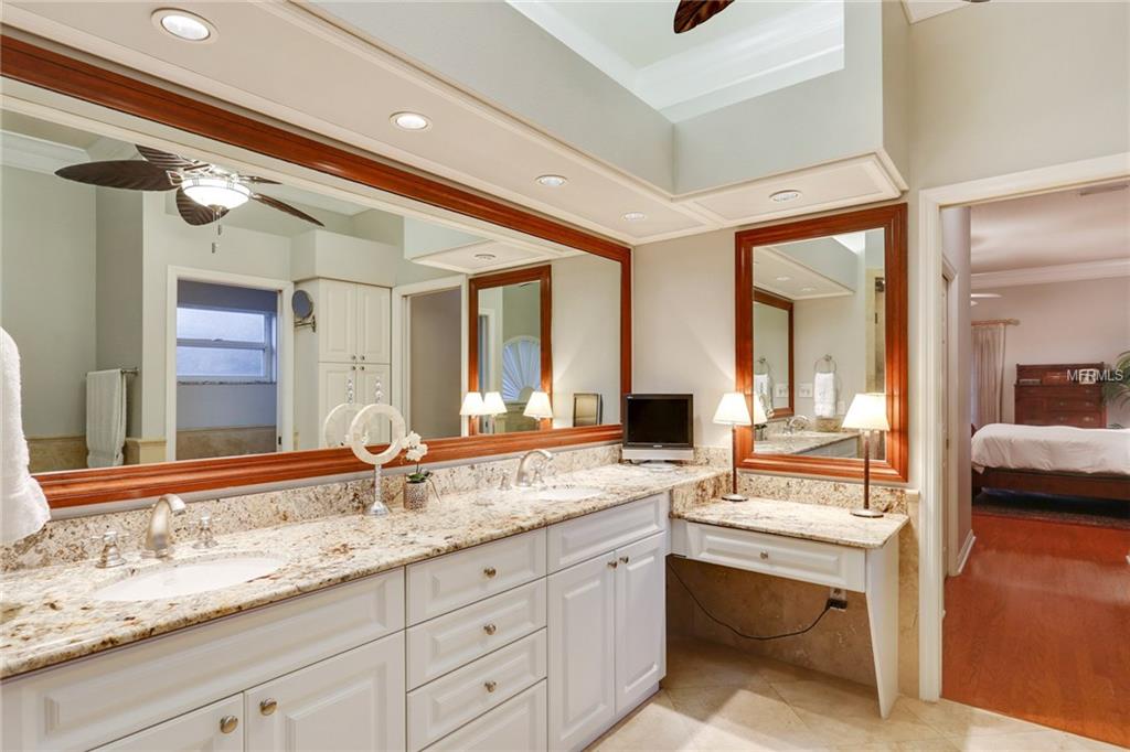 15302 VINCENT COURT, TAMPA, Florida 33647, 4 Bedrooms Bedrooms, 10 Rooms Rooms,3 BathroomsBathrooms,Residential,For sale,VINCENT,T2924779