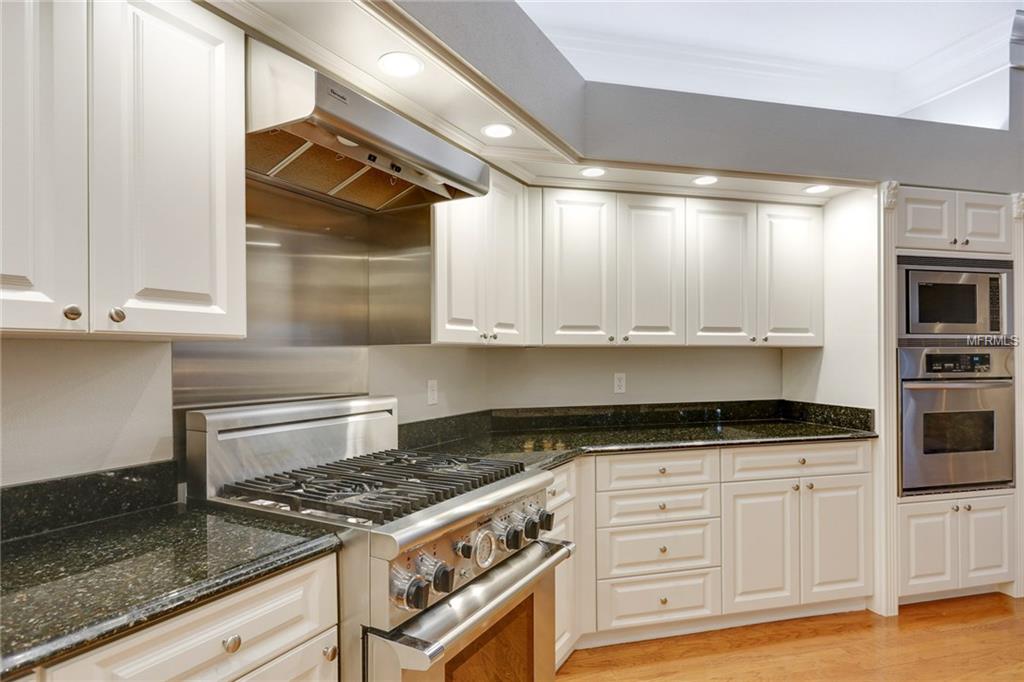 15302 VINCENT COURT, TAMPA, Florida 33647, 4 Bedrooms Bedrooms, 10 Rooms Rooms,3 BathroomsBathrooms,Residential,For sale,VINCENT,T2924779