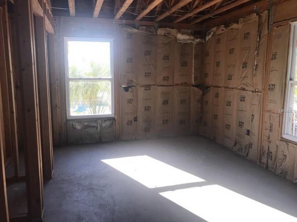 810 ROYAL DRIVE, LARGO, Florida 33770, 3 Bedrooms Bedrooms, 4 Rooms Rooms,4 BathroomsBathrooms,Residential,For sale,ROYAL,U7847531