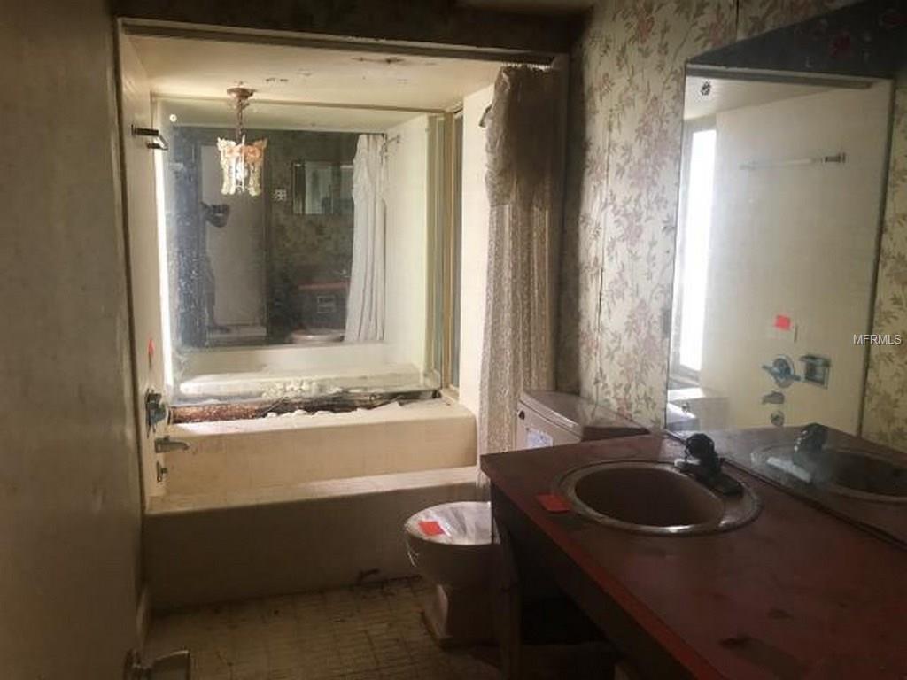 810 ROYAL DRIVE, LARGO, Florida 33770, 3 Bedrooms Bedrooms, 4 Rooms Rooms,4 BathroomsBathrooms,Residential,For sale,ROYAL,U7847531