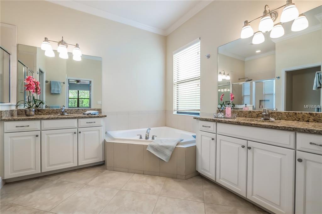 7804 RIO BELLA PLACE, UNIVERSITY PARK, Florida 34201, 3 Bedrooms Bedrooms, 3 Rooms Rooms,2 BathroomsBathrooms,Residential,For sale,RIO BELLA,A4202170