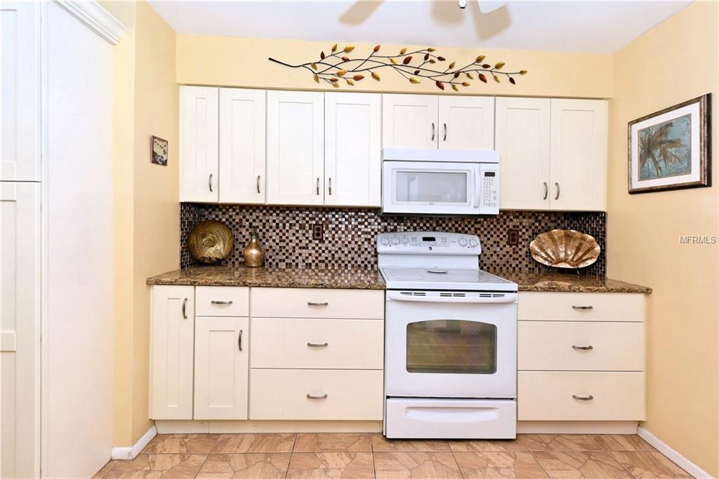 3312 SPRING MILL CIRCLE, SARASOTA, Florida 34239, 2 Bedrooms Bedrooms, 7 Rooms Rooms,2 BathroomsBathrooms,Residential,For sale,SPRING MILL,A4207270