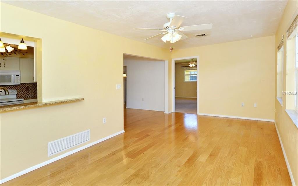 3312 SPRING MILL CIRCLE, SARASOTA, Florida 34239, 2 Bedrooms Bedrooms, 7 Rooms Rooms,2 BathroomsBathrooms,Residential,For sale,SPRING MILL,A4207270