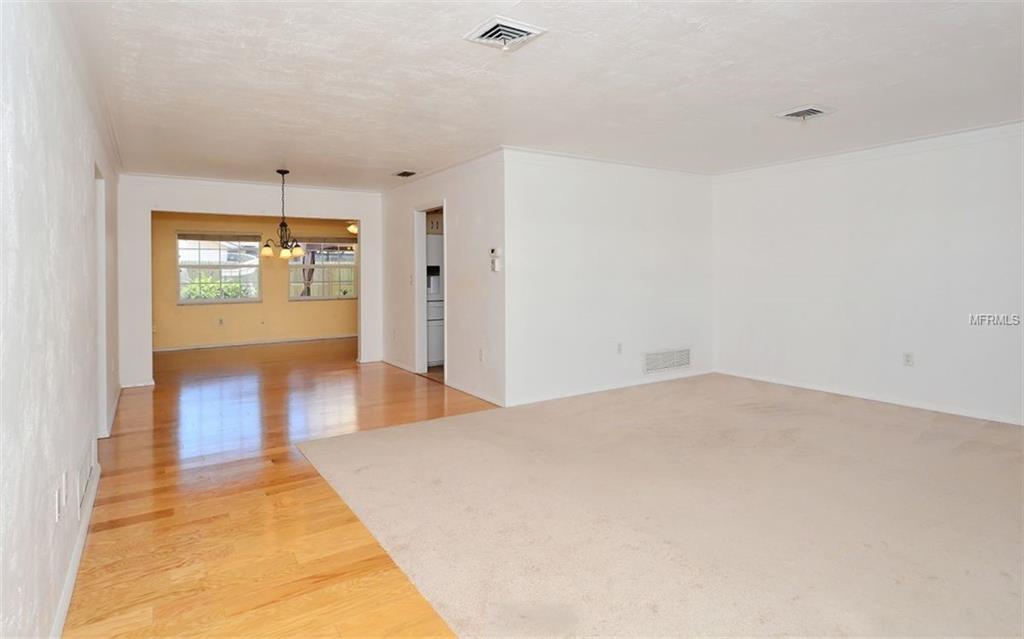 3312 SPRING MILL CIRCLE, SARASOTA, Florida 34239, 2 Bedrooms Bedrooms, 7 Rooms Rooms,2 BathroomsBathrooms,Residential,For sale,SPRING MILL,A4207270