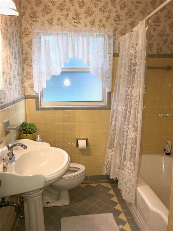 1109 COMMODORE STREET, CLEARWATER, Florida 33755, 3 Bedrooms Bedrooms, 7 Rooms Rooms,2 BathroomsBathrooms,Residential,For sale,COMMODORE,U7845750