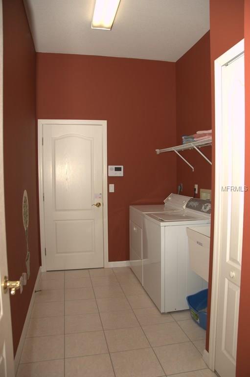 6111 WINCHESTER PLACE, SARASOTA, Florida 34243, 3 Bedrooms Bedrooms, 8 Rooms Rooms,2 BathroomsBathrooms,Residential,For sale,WINCHESTER,A4198967