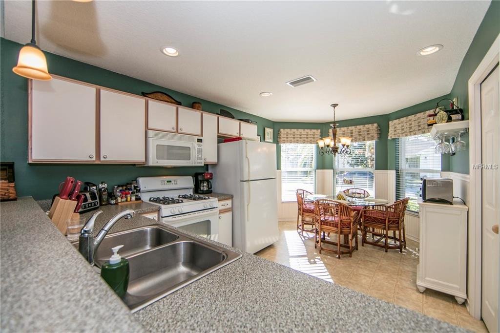 419 LAKE SUZANNE DRIVE, LAKE WALES, Florida 33859, 2 Bedrooms Bedrooms, 6 Rooms Rooms,2 BathroomsBathrooms,Residential,For sale,LAKE SUZANNE,P4718478
