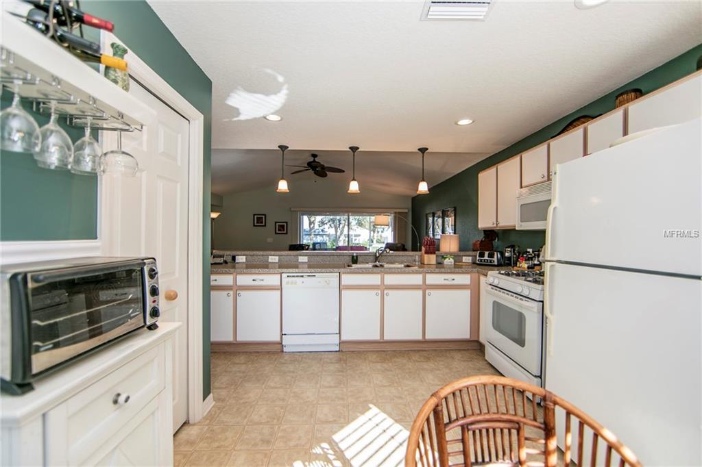 419 LAKE SUZANNE DRIVE, LAKE WALES, Florida 33859, 2 Bedrooms Bedrooms, 6 Rooms Rooms,2 BathroomsBathrooms,Residential,For sale,LAKE SUZANNE,P4718478