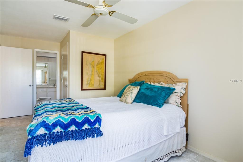 2552 GARY CIRCLE, DUNEDIN, Florida 34698, 2 Bedrooms Bedrooms, 5 Rooms Rooms,2 BathroomsBathrooms,Residential,For sale,GARY,U7846464