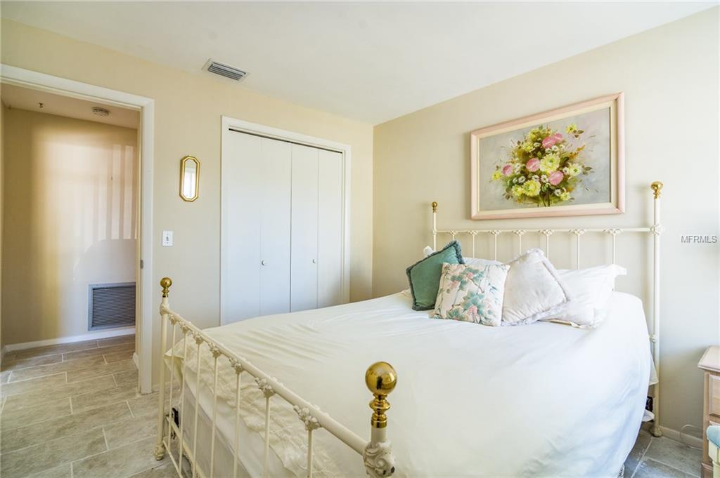 2552 GARY CIRCLE, DUNEDIN, Florida 34698, 2 Bedrooms Bedrooms, 5 Rooms Rooms,2 BathroomsBathrooms,Residential,For sale,GARY,U7846464