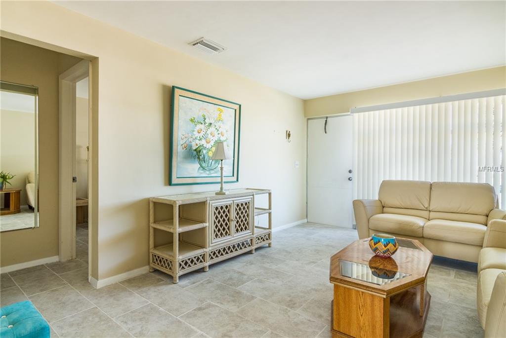 2552 GARY CIRCLE, DUNEDIN, Florida 34698, 2 Bedrooms Bedrooms, 5 Rooms Rooms,2 BathroomsBathrooms,Residential,For sale,GARY,U7846464