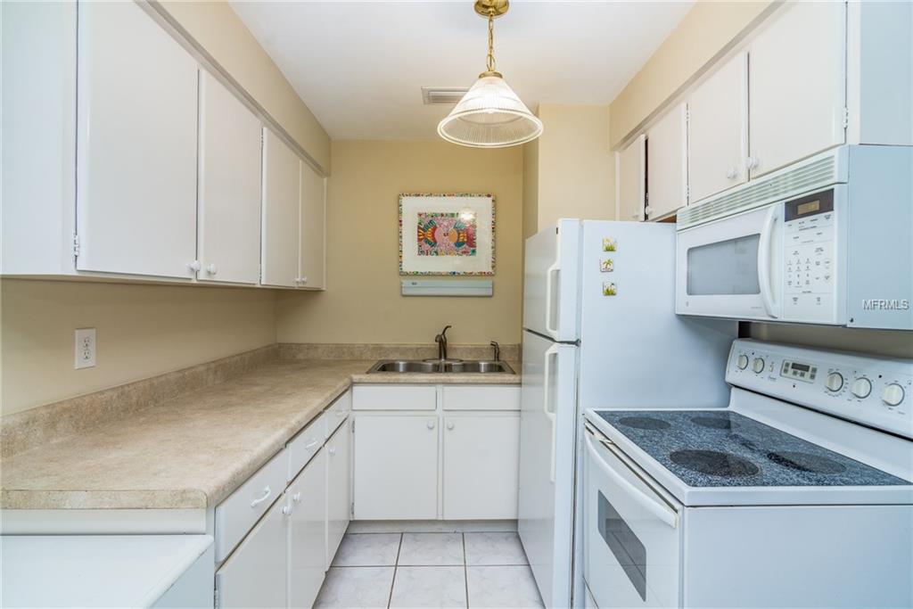 2552 GARY CIRCLE, DUNEDIN, Florida 34698, 2 Bedrooms Bedrooms, 5 Rooms Rooms,2 BathroomsBathrooms,Residential,For sale,GARY,U7846464