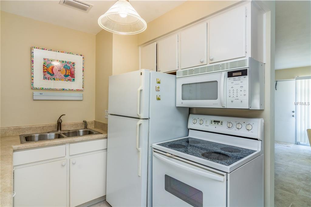 2552 GARY CIRCLE, DUNEDIN, Florida 34698, 2 Bedrooms Bedrooms, 5 Rooms Rooms,2 BathroomsBathrooms,Residential,For sale,GARY,U7846464