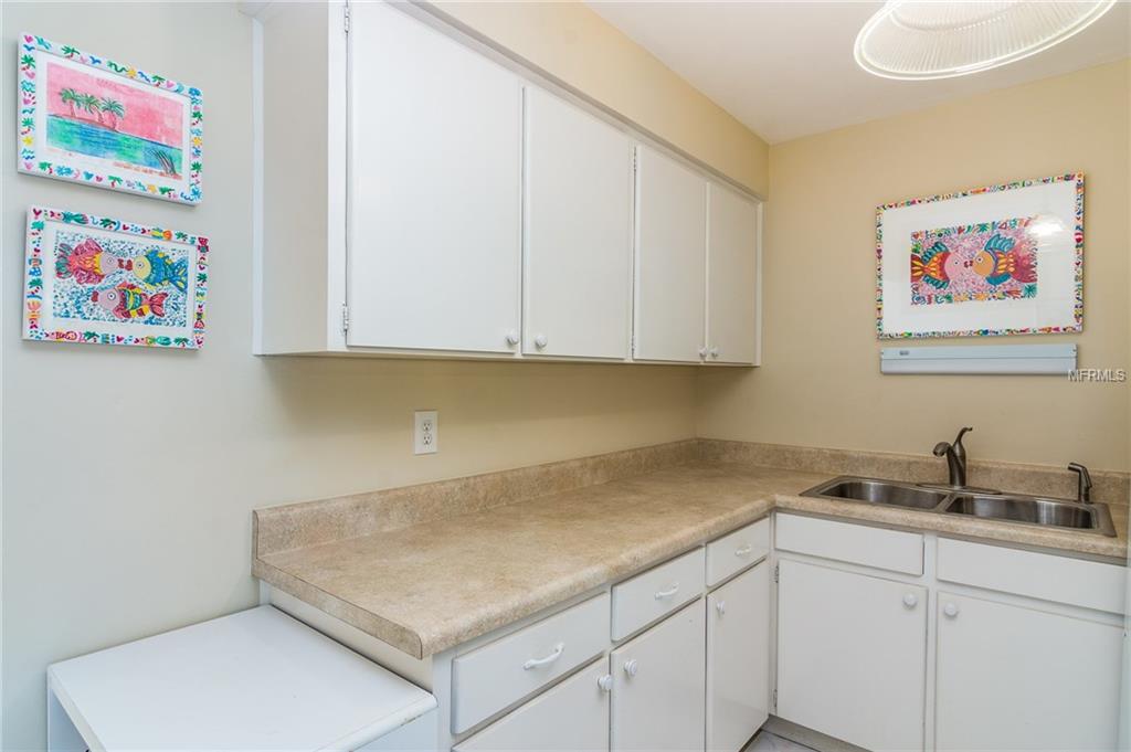 2552 GARY CIRCLE, DUNEDIN, Florida 34698, 2 Bedrooms Bedrooms, 5 Rooms Rooms,2 BathroomsBathrooms,Residential,For sale,GARY,U7846464