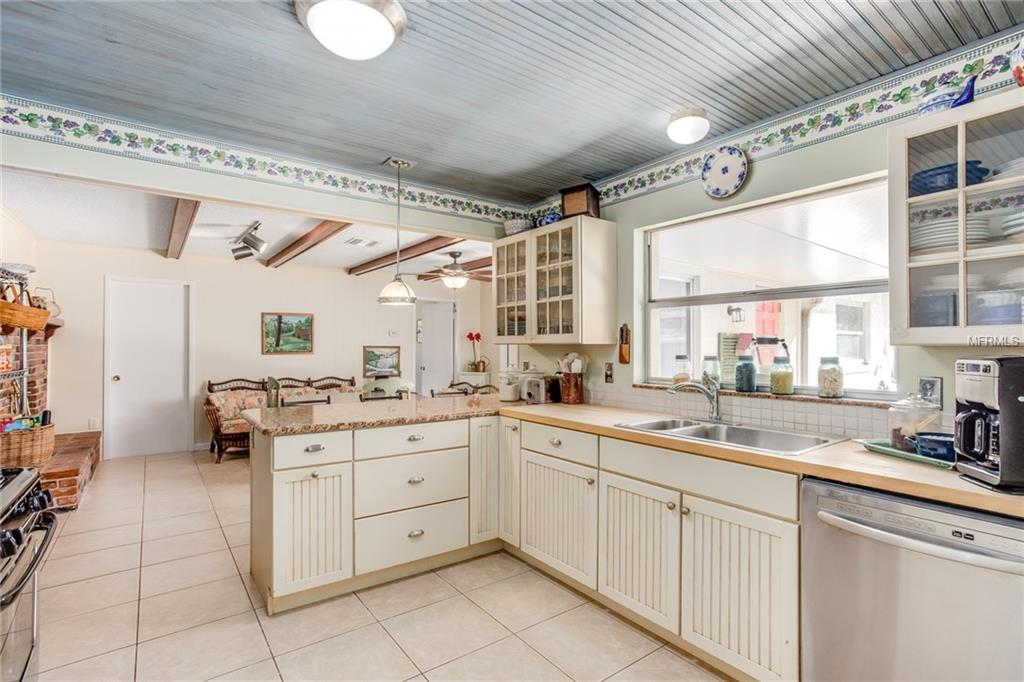 642 S RANGER BOULEVARD, WINTER PARK, Florida 32792, 4 Bedrooms Bedrooms, 10 Rooms Rooms,3 BathroomsBathrooms,Residential,For sale,RANGER,O5561435