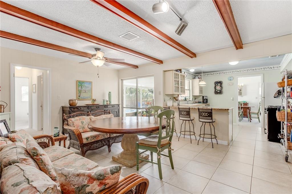 642 S RANGER BOULEVARD, WINTER PARK, Florida 32792, 4 Bedrooms Bedrooms, 10 Rooms Rooms,3 BathroomsBathrooms,Residential,For sale,RANGER,O5561435