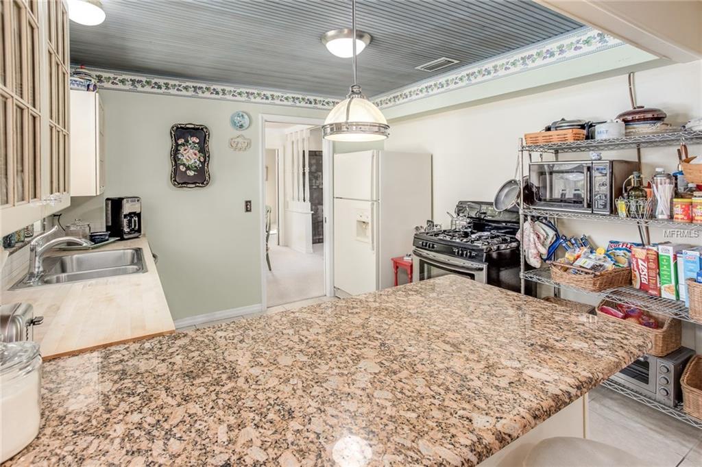 642 S RANGER BOULEVARD, WINTER PARK, Florida 32792, 4 Bedrooms Bedrooms, 10 Rooms Rooms,3 BathroomsBathrooms,Residential,For sale,RANGER,O5561435