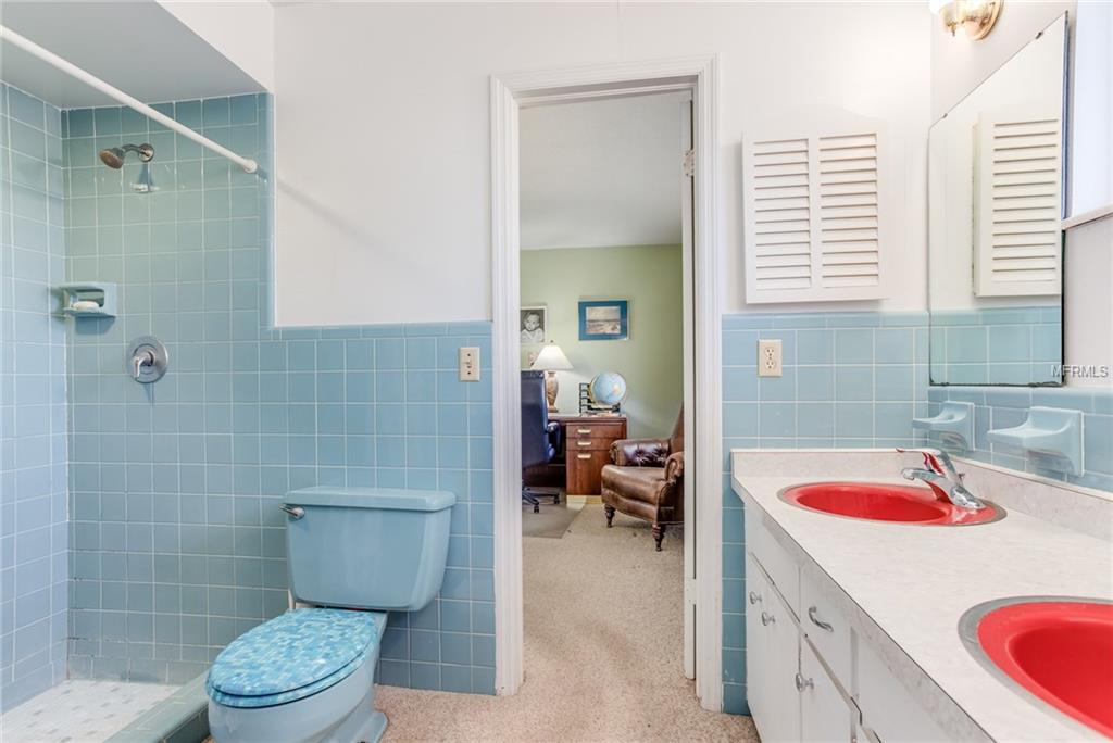 642 S RANGER BOULEVARD, WINTER PARK, Florida 32792, 4 Bedrooms Bedrooms, 10 Rooms Rooms,3 BathroomsBathrooms,Residential,For sale,RANGER,O5561435