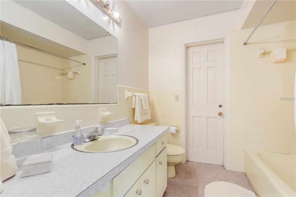 642 S RANGER BOULEVARD, WINTER PARK, Florida 32792, 4 Bedrooms Bedrooms, 10 Rooms Rooms,3 BathroomsBathrooms,Residential,For sale,RANGER,O5561435