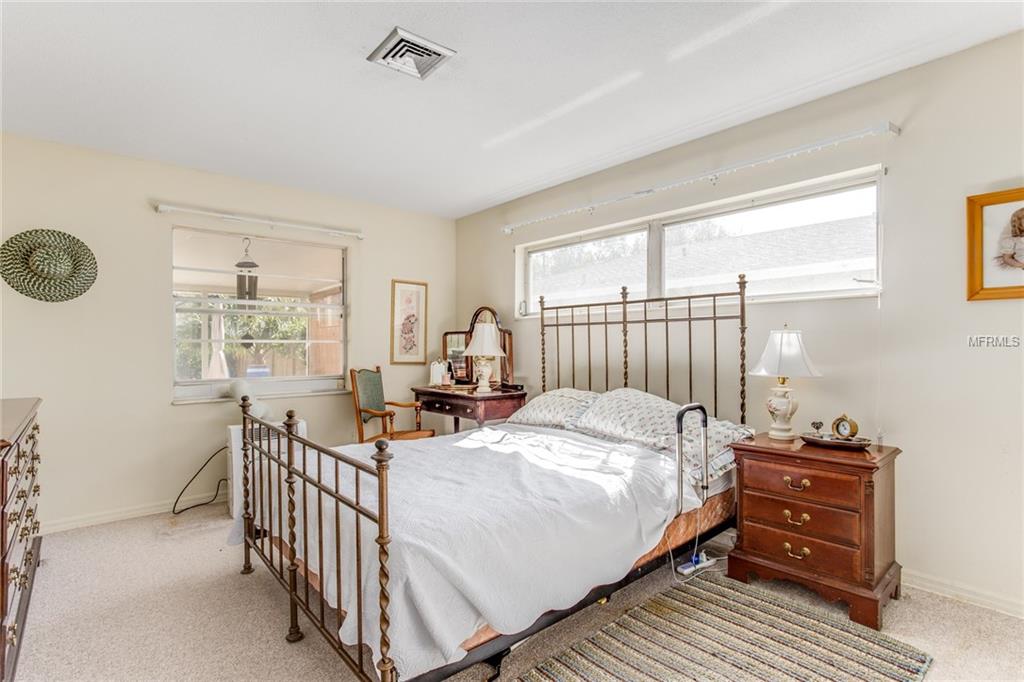 642 S RANGER BOULEVARD, WINTER PARK, Florida 32792, 4 Bedrooms Bedrooms, 10 Rooms Rooms,3 BathroomsBathrooms,Residential,For sale,RANGER,O5561435