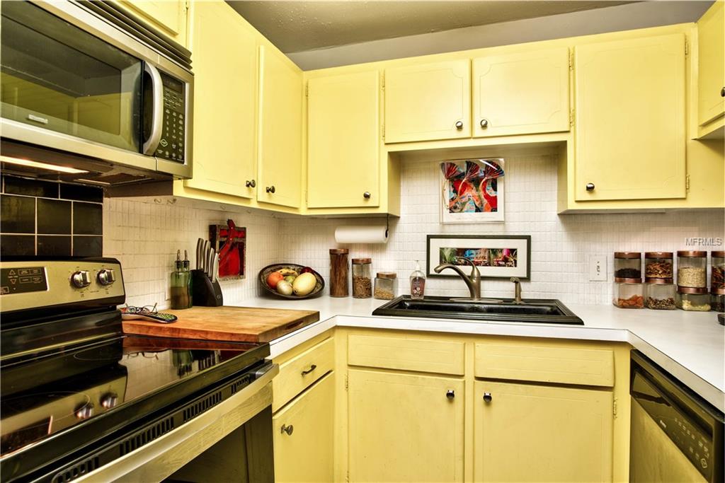 1200 N SHORE DRIVE NE, ST PETERSBURG, Florida 33701, 1 Bedroom Bedrooms, 5 Rooms Rooms,1 BathroomBathrooms,Residential,For sale,SHORE,T2924793