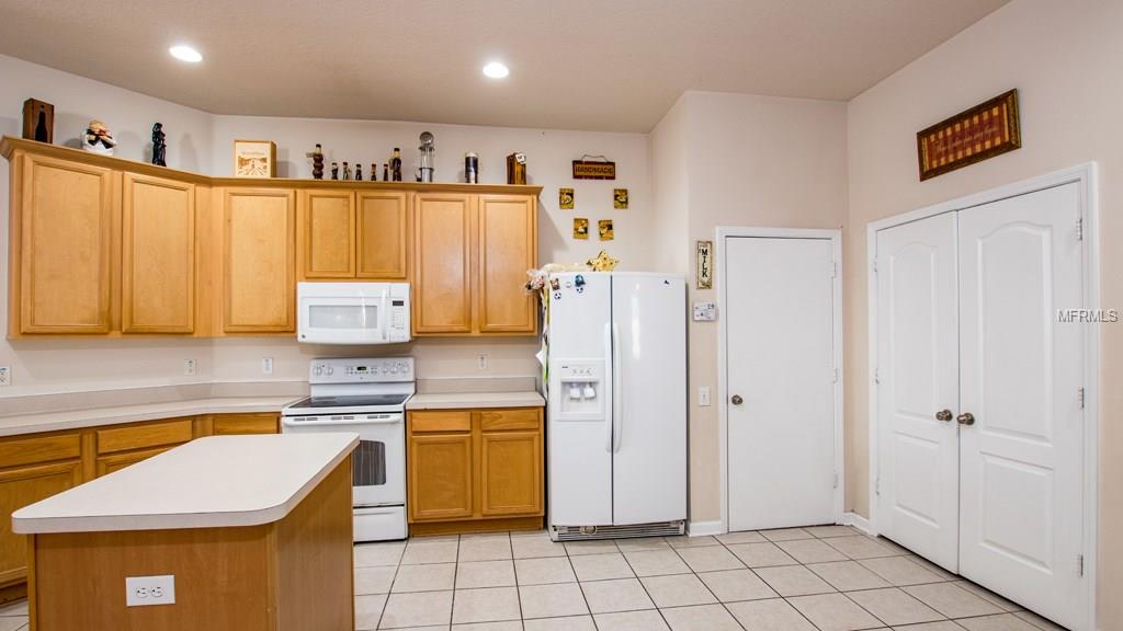 1910 HEARTLAND CIRCLE, VALRICO, Florida 33594, 4 Bedrooms Bedrooms, 8 Rooms Rooms,2 BathroomsBathrooms,Residential,For sale,HEARTLAND,T2925607