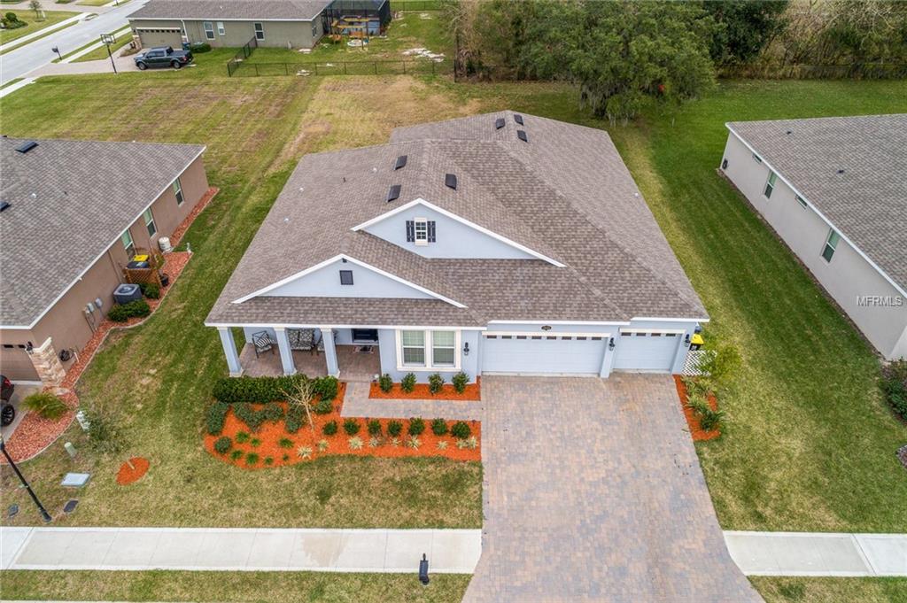 1039 LENA RUN COURT, WINTER HAVEN, Florida 33880, 4 Bedrooms Bedrooms, 8 Rooms Rooms,3 BathroomsBathrooms,Residential,For sale,LENA RUN,L4725494