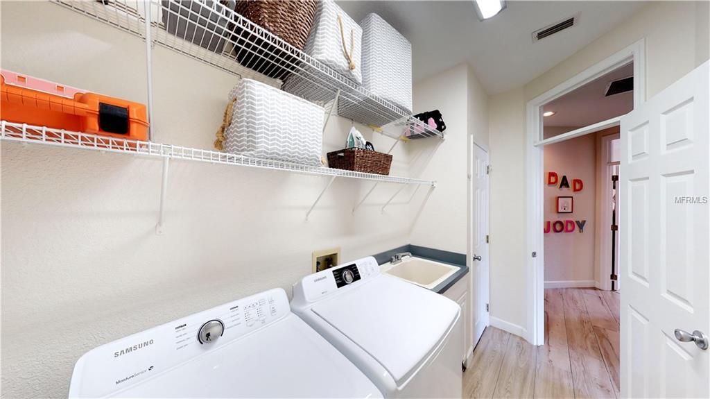 526 LAURENBURG LANE, OCOEE, Florida 34761, 4 Bedrooms Bedrooms, 15 Rooms Rooms,3 BathroomsBathrooms,Residential,For sale,LAURENBURG,O5561615