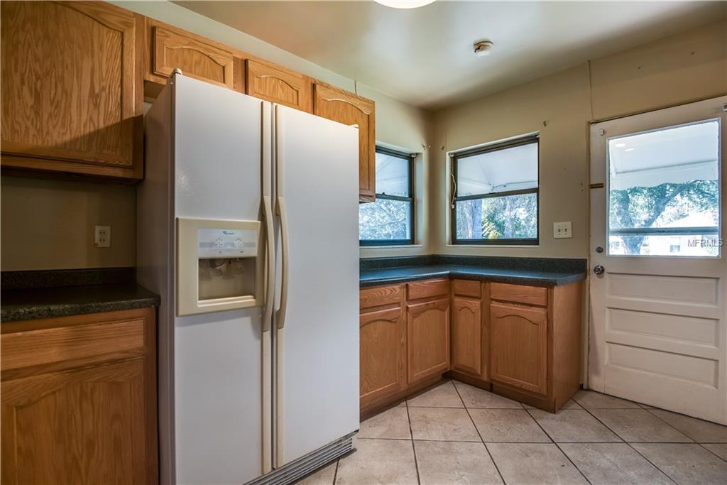 205 N PALM AVENUE, HOWEY IN THE HILLS, Florida 34737, 3 Bedrooms Bedrooms, 6 Rooms Rooms,2 BathroomsBathrooms,Residential,For sale,PALM,G4851781