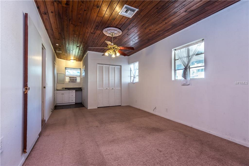 205 N PALM AVENUE, HOWEY IN THE HILLS, Florida 34737, 3 Bedrooms Bedrooms, 6 Rooms Rooms,2 BathroomsBathrooms,Residential,For sale,PALM,G4851781